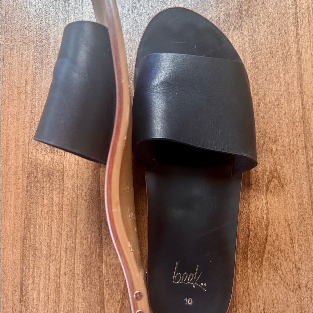 Beek Black Minimalist Slide Sandals